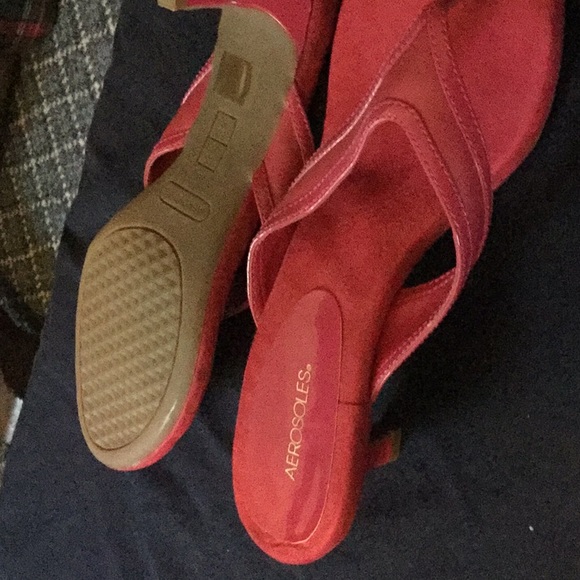 Aerosoles Hot Pink Sandals. Size 8 - Picture 3 of 3